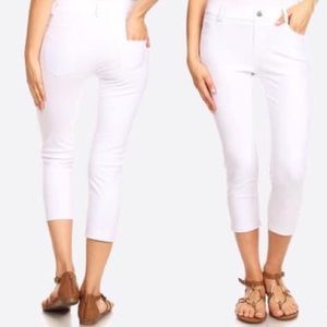 NWT Jegging Style White Capri Leggings